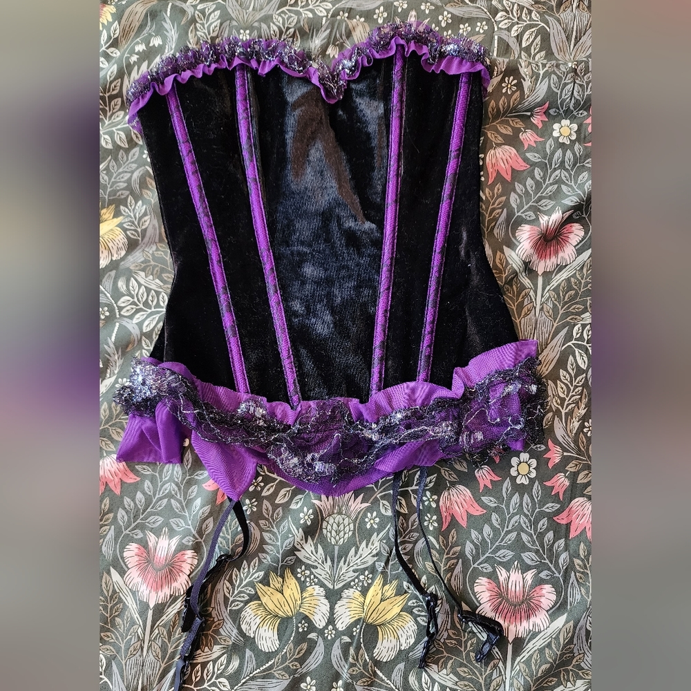 Xs black velvet and purple trim corset with garter straps
